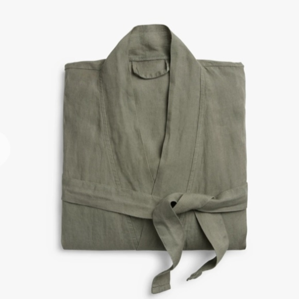 NWT Parachute Linen Robe in Moss